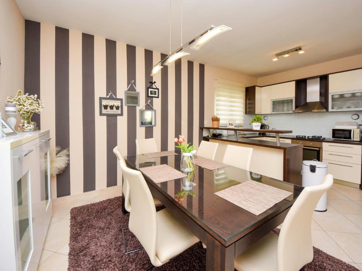 Smilcic Holiday Home Stipe By Interhome מראה חיצוני תמונה